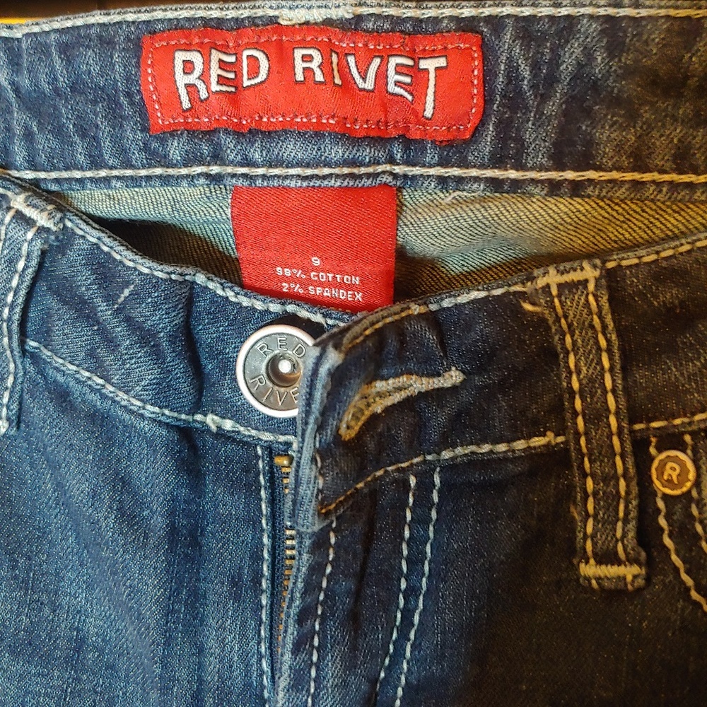 Red Rivet Straight Leg Low Rise Jr Jeans (9) - Picture 7 of 7
